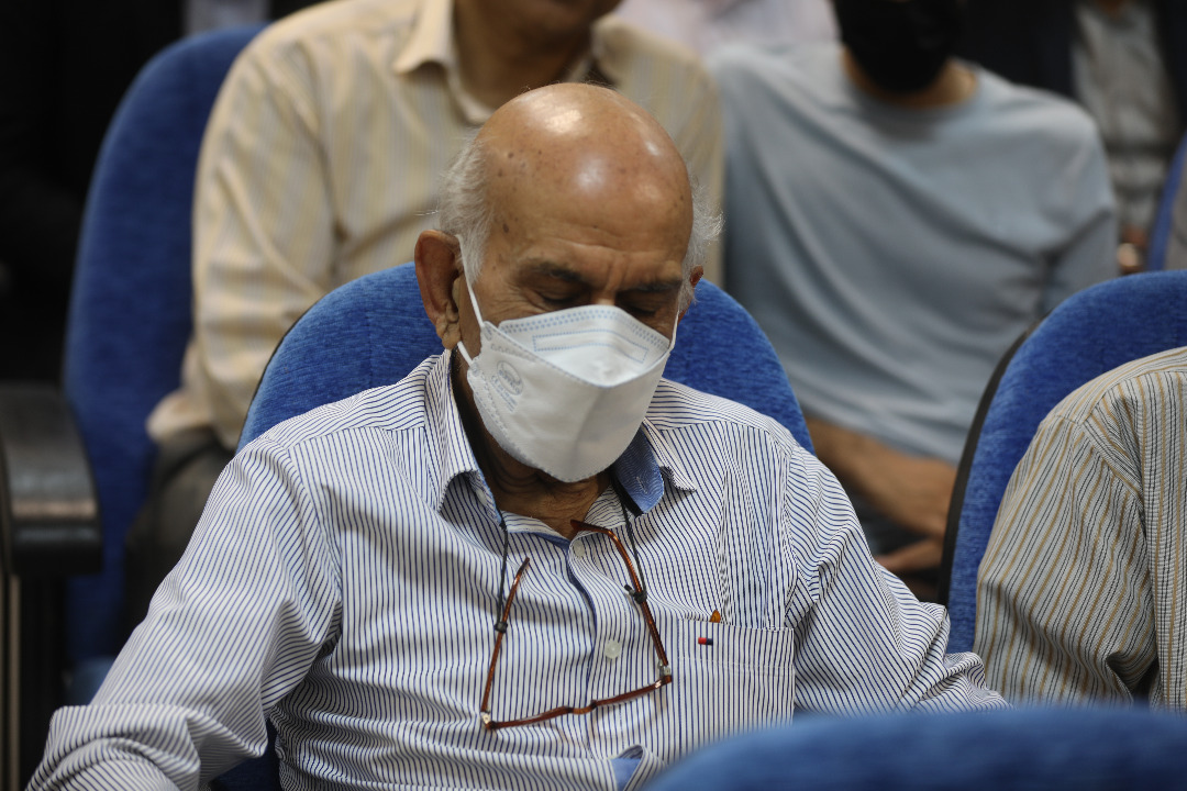 نویسندگان و صاحبان قلم به فرهنگ هویت و معنا میدهند