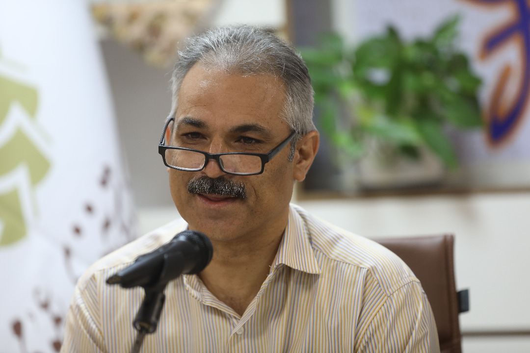 نویسندگان و صاحبان قلم به فرهنگ هویت و معنا میدهند