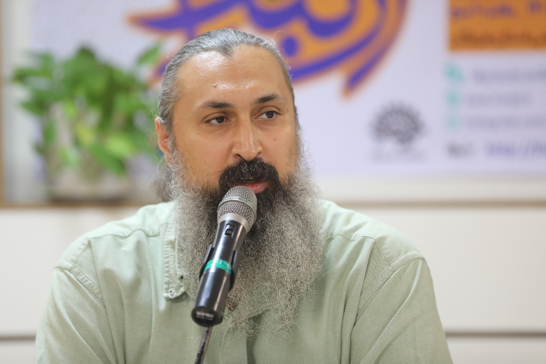 نویسندگان و صاحبان قلم به فرهنگ هویت و معنا میدهند