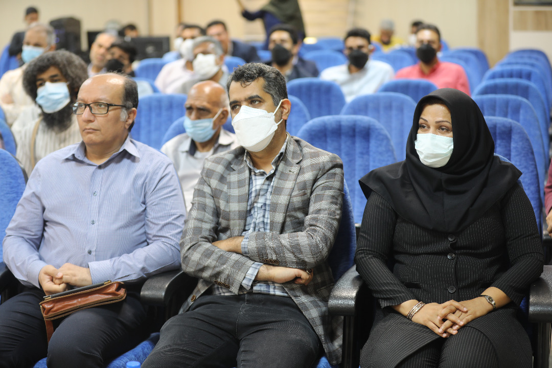 نویسندگان و صاحبان قلم به فرهنگ هویت و معنا میدهند