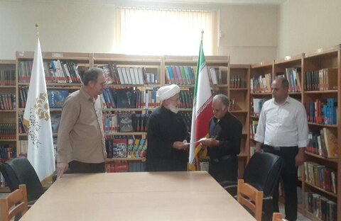 لزوم ایجاد زمینه انس و الفت مردم به ویژه جوانان با کتاب