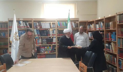 لزوم ایجاد زمینه انس و الفت مردم به ویژه جوانان با کتاب