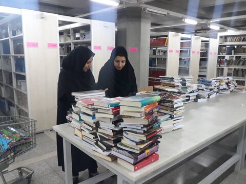 ۸۵۰ نسخه کتاب به کتابخانه‌ عمومی علامه طباطبائی شهرستان ابهر اهدا شد