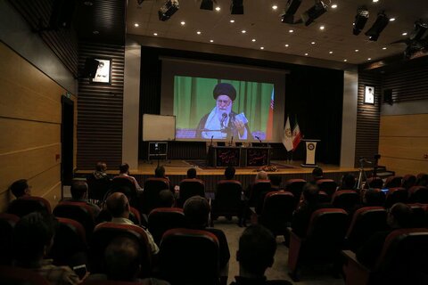 شعر آیینی به آمیزهای از حماسه، ماتم، توحید، اخلاق، فداکاری و ایثار نیاز دارد