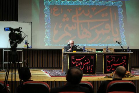 شعر آیینی به آمیزهای از حماسه، ماتم، توحید، اخلاق، فداکاری و ایثار نیاز دارد