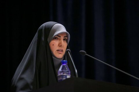 شعر آیینی به آمیزهای از حماسه، ماتم، توحید، اخلاق، فداکاری و ایثار نیاز دارد