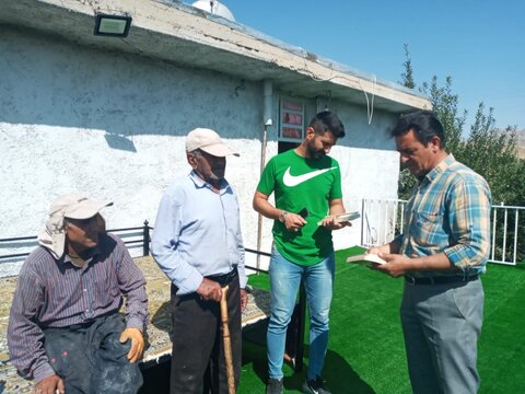 طعم شیرین کتابخوانی در باغهای سیب کاکان