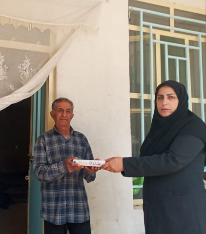 طعم شیرین کتابخوانی در باغهای سیب کاکان