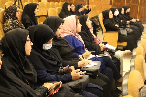 در قصه گویی باید به همه واژهها احترام بگذاریم