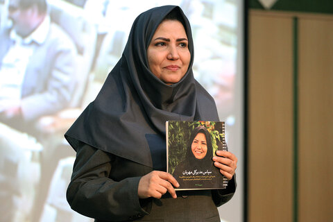 آیین تکریم و معارفه مدیران کل پیشین و جدید کتابخانههای عمومی استان یزد