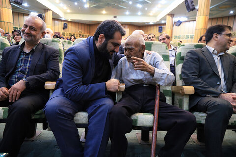 آیین تکریم و معارفه مدیران کل پیشین و جدید کتابخانههای عمومی استان یزد