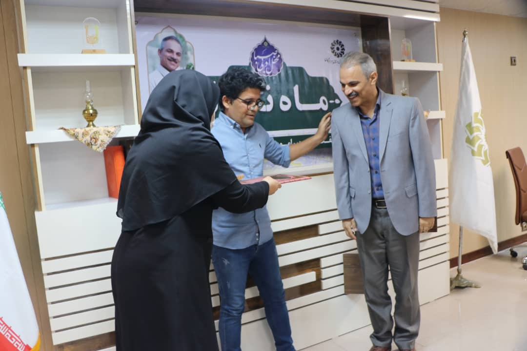 شاعر هرمزگانی در ویژه برنامه «ماه نگاه ۲» تجلیل شد