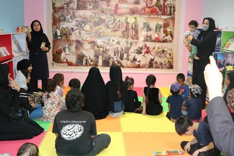 جبران نقیصه فعالیت های فرهنگی با برپایی موکب های فرهنگی توسط نهاد کتابخانه های عمومی کشور/ موکب نهاد کتابخانههای عمومی کشور یکی از جذاب ترین مواکب مرز چذابه است