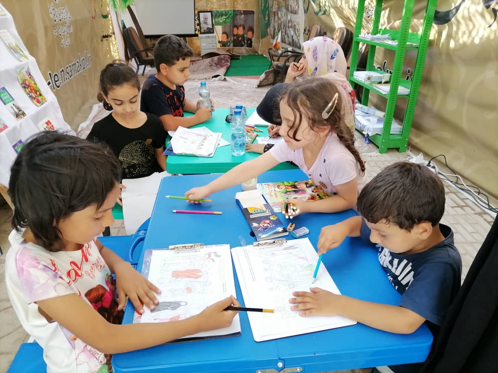 خدمات فرهنگی به زائرین اربعین حسینی در موکبهای نهاد کتابخانهها به روایت تصویر