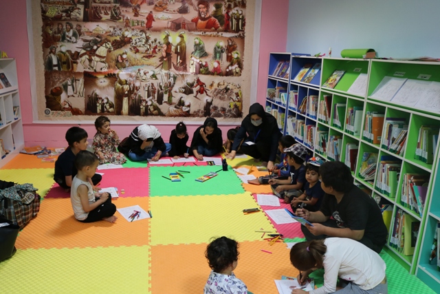 خدمات فرهنگی به زائرین اربعین حسینی در موکبهای نهاد کتابخانهها به روایت تصویر