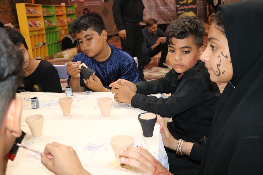 خدمات فرهنگی به زائرین اربعین حسینی در موکبهای نهاد کتابخانهها به روایت تصویر