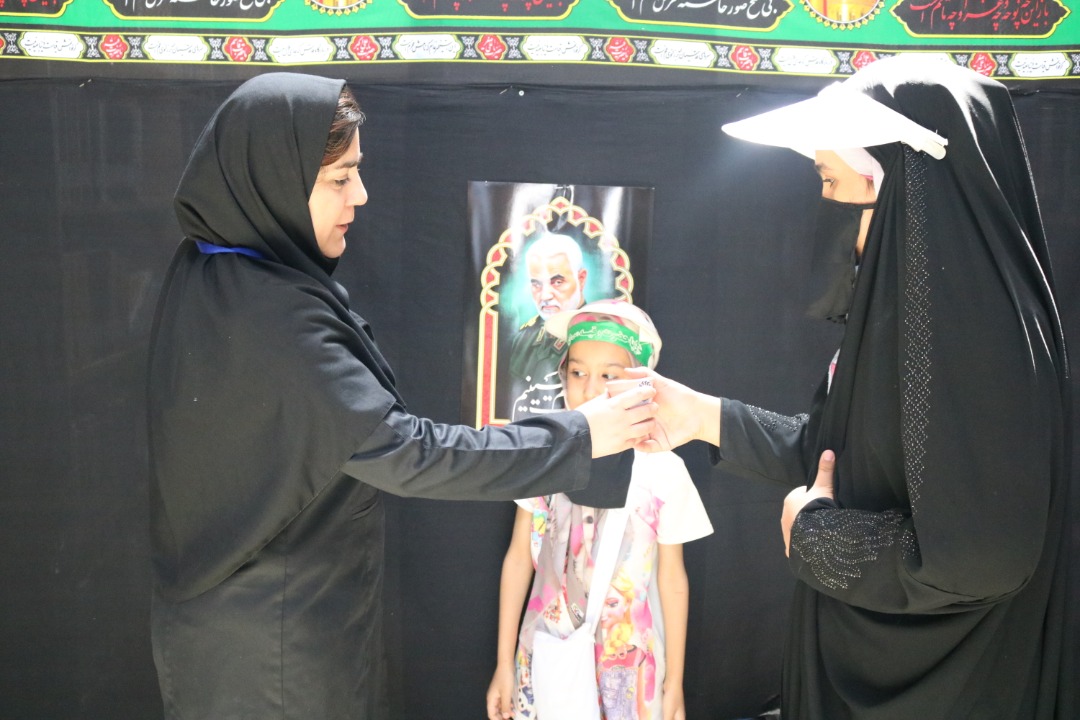 خدمات فرهنگی به زائرین اربعین حسینی در موکبهای نهاد کتابخانهها به روایت تصویر