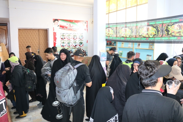 خدمات فرهنگی به زائرین اربعین حسینی در موکبهای نهاد کتابخانهها به روایت تصویر