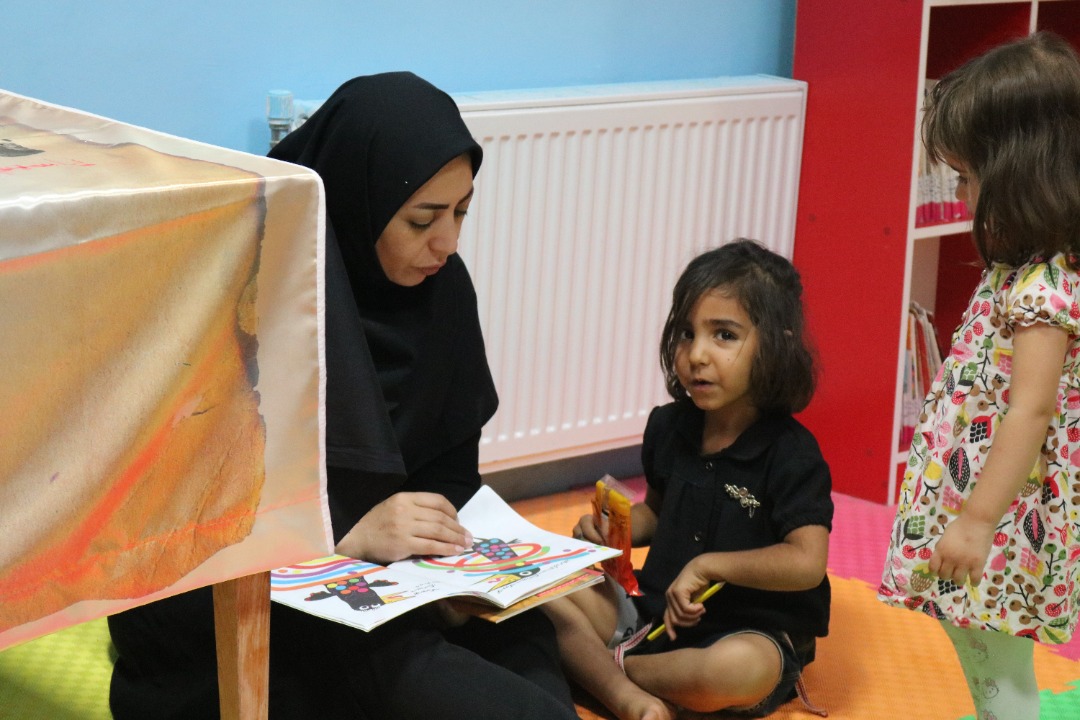 خدمات فرهنگی به زائرین اربعین حسینی در موکبهای نهاد کتابخانهها به روایت تصویر