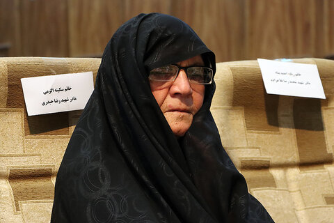مادران هشت شهید دفاع مقدس یزد در ویژهبرنامه «روایت مادری» تجلیل شدند