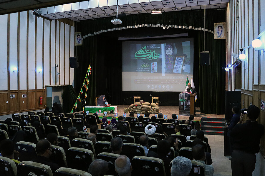 مادران هشت شهید دفاع مقدس یزد در ویژهبرنامه «روایت مادری» تجلیل شدند تقدیر از مادران هشت شهید دفاع مقدس استان یزد در ویژهبرنامه «روایت مادری»