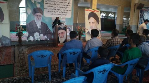 محفل ادبی «عصر شعری با شهدا» در روستای شیخ شبان برگزار شد