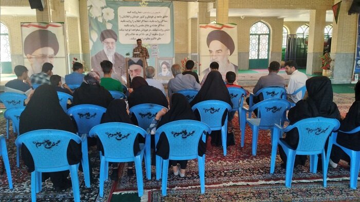 محفل ادبی «عصر شعری با شهدا» در روستای شیخ شبان برگزار شد محفل ادبی «عصر شعری با شهدا» در روستای شیخ شبان برگزار شد