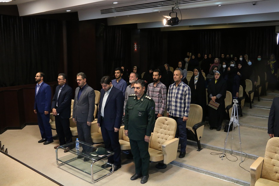 معرفی ارزش های دفاع مقدس در قالب آثار هنری امری ضروری است