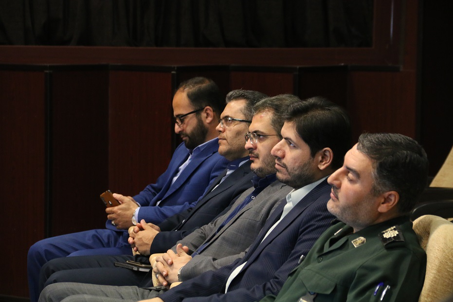 معرفی ارزش های دفاع مقدس در قالب آثار هنری امری ضروری است