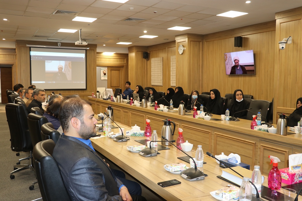 ویژه برنامه عصر شعر «عطش عشق» به همت اداره کل کتابخانه های عمومی خراسان رضوی برگزار شد