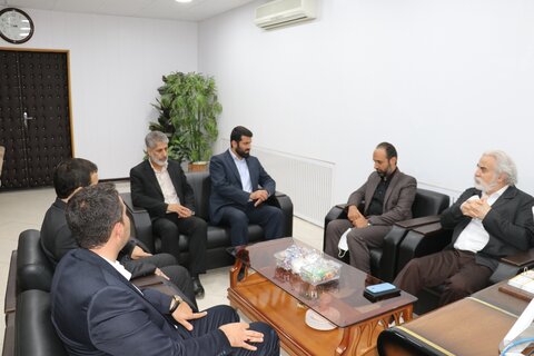 وظیفه نهاد کتابخانههای عمومی کشور در «توسعه دانایی» در رابطه با عضو معنا مییابد