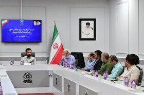 نشست دبیرکل نهاد کتابخانه های عمومی کشور با ناشران و‌ نویسندگان ادبیات دینی کودک و نوجوان