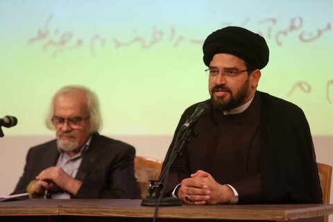 شاهد به ثمر نشستن نخل برومند شعر آیینی در کشور هستیم