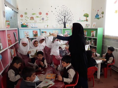 برگزاری برنامه متنوع فرهنگی با حضور پر شور کودکان در کتابخانه‌های عمومی استان مرکزی