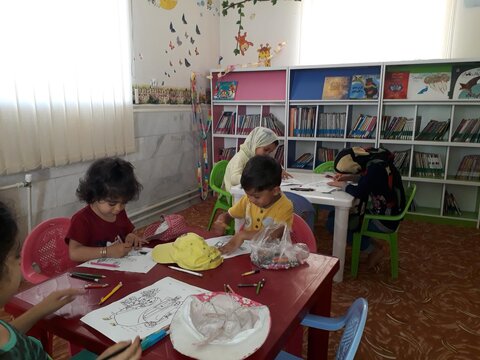 برگزاری برنامه متنوع فرهنگی با حضور پر شور کودکان در کتابخانه‌های عمومی استان مرکزی