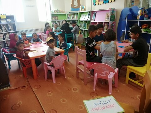 برگزاری برنامه متنوع فرهنگی با حضور پر شور کودکان در کتابخانه‌های عمومی استان مرکزی