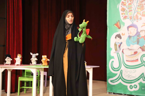 رقابت شرکت کنندگان دومین جشنواره قصهگویی در استان همدان