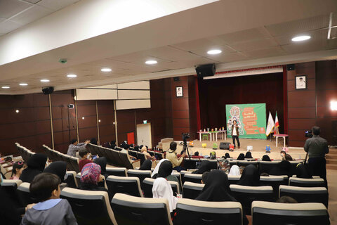 رقابت شرکت کنندگان دومین جشنواره قصهگویی در استان همدان