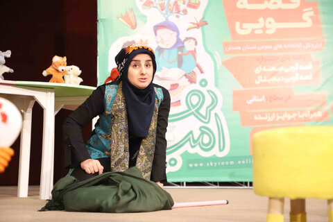 رقابت شرکت کنندگان دومین جشنواره قصهگویی در استان همدان