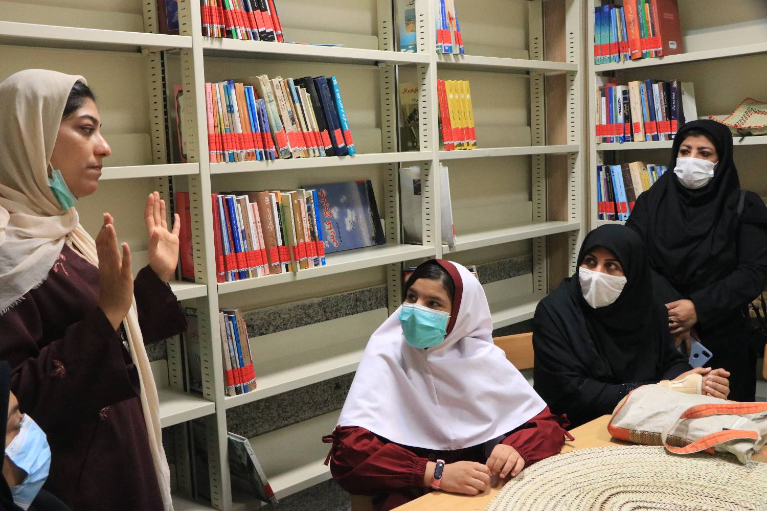 بخش ویژه ناشنوایان کتابخانه عمومی اندیشه آیتالله خامنهای بندرعباس افتتاح شد