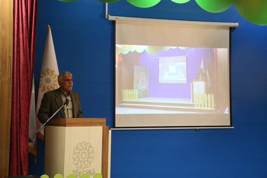 قصهگویی یکی از رایجترین راههای انتقال تجربه به کودکان است