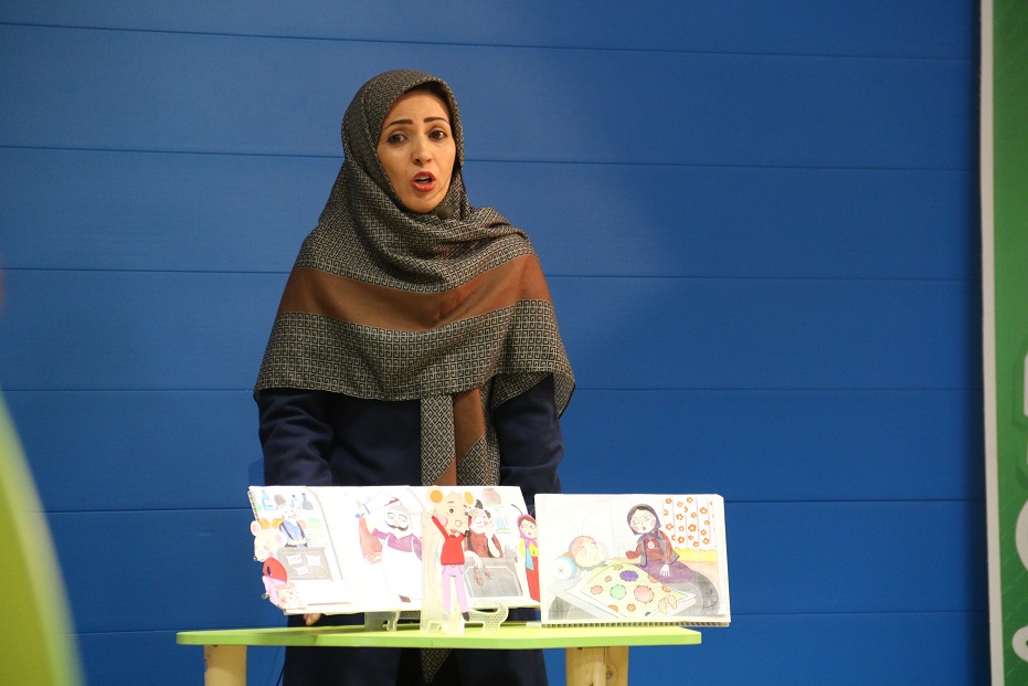 قصهگویی یکی از رایجترین راههای انتقال تجربه به کودکان است