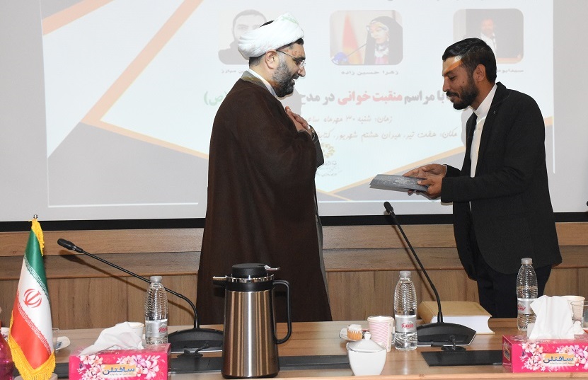 شاعران میتوانند زیباییها را در قالب شعر به جامعه عرضه کنند