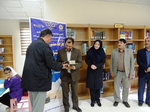 حضوری نویسی «مشق مهر» با بهره از اشعار حکیم نظامی گنجوی