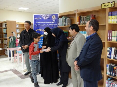 حضوری نویسی «مشق مهر» با بهره از اشعار حکیم نظامی گنجوی