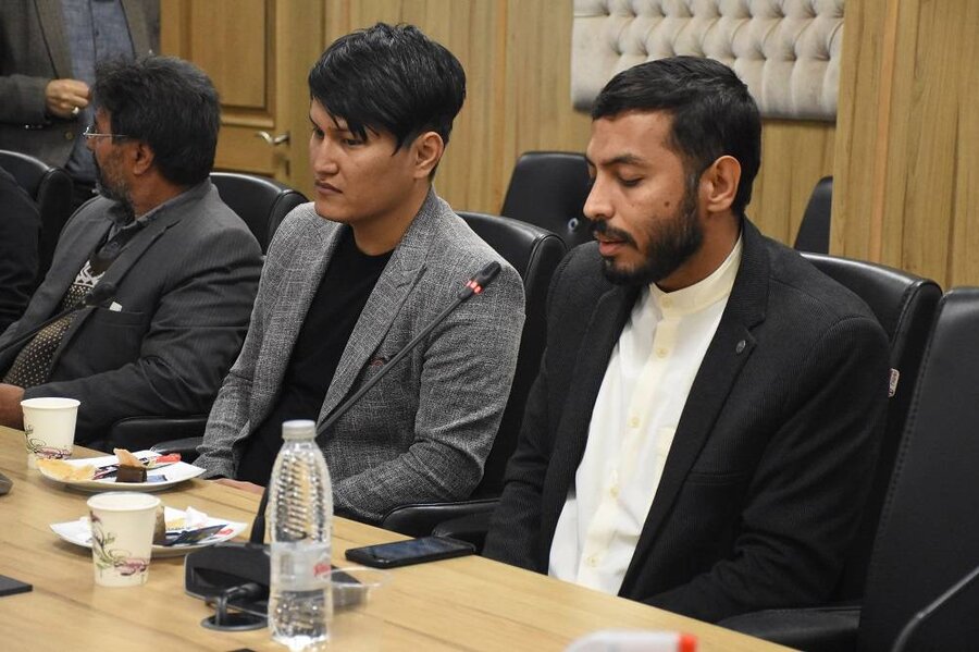 شاعران میتوانند زیباییها را در قالب شعر به جامعه عرضه کنند image-20221023125631-1.jpeg