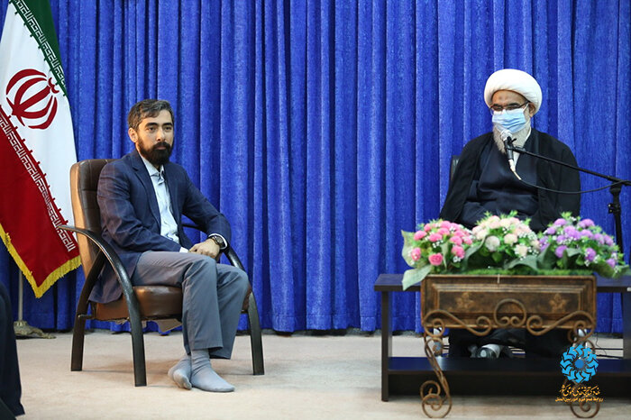 دیدار مهدی رمضانی دبیرکل نهاد با آیتالله صفاییبوشهری (4).jpg