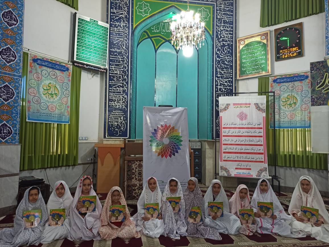 «با هم بخوانیم» سفره رنگارنگی از خواندنی ها برای پذیرایی ویژه از بچههای شهرستان قروه بود