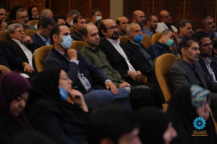 تغییر ساختار تأمین منابع بر اساس نیاز مخاطب/ صاحب سبک بودن نهاد در طراحی فضا و تجهیزات کتابخانهای/ ایجاد درگاه الکترونیک برای جریان مالی کتابخانهها