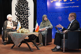  محمود حکمت‌نیا، دانشیار رشته حقوق پژوهشکده فرهنگ و اندیشه اسلامی و معاون پیشن وزیر دادگستری-نشست «نقد و نگاهی به بیانیه آزادی خواندن»در کتابخانه مرکزی پارک شهر